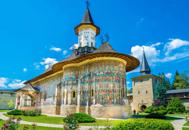 Bucovina în 2 zile: mănăstiri pictate și gastronomie